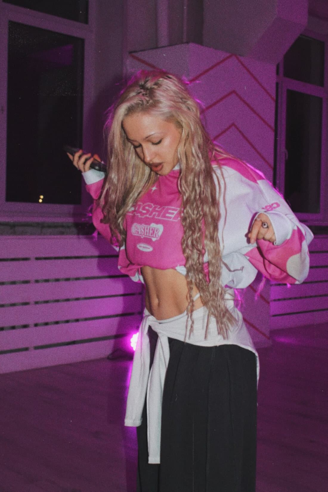 Занятие в зале Candy Dance Club при цветном свете
